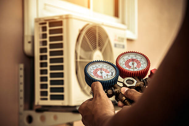 Professional Ac Installation technician working in Santa Clarita, CA